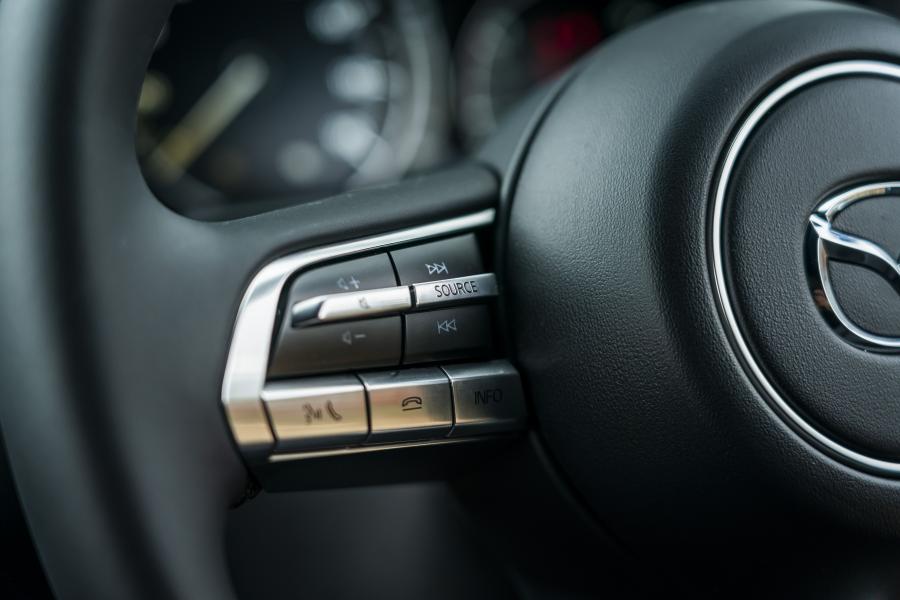 Детали интерьера Mazda3 Skyactiv-G GT Sport Hatchback 2019 года  (UK) (фото 63 из 83)